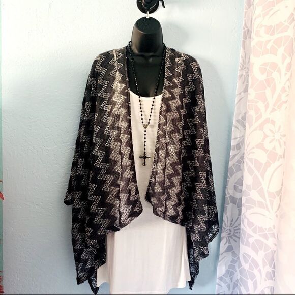 Charming Charlie Gray & White Chevron Print Kimono Size Small - Picture 3 of 11